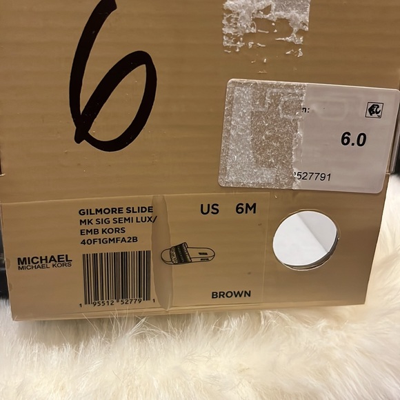 New Michael Kors Gilmore slide - Picture 8 of 8